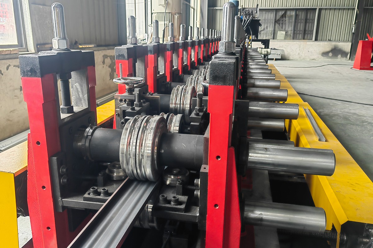 電纜橋架梯邊設(shè)備